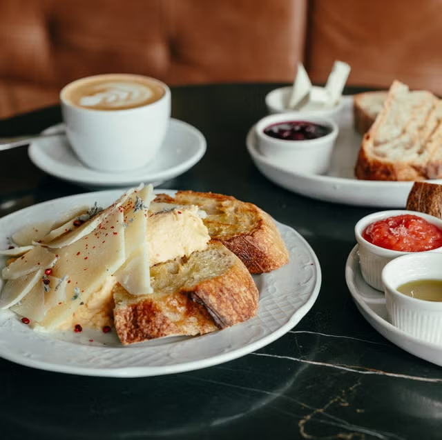 Platos saludables y café de calidad